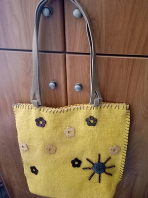 Straw shoulder bag yellow new with wooden beads