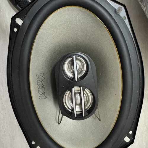 Magnat Oval Car Speakers 6x9 like new
