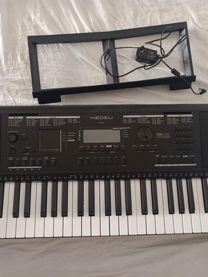 Medeli MK-401 keyboard with 61 dynamic keys
