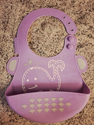 Marcus & Marcus Silicone Bib like new, Willo Whale design, lilac