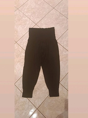 Capri pants black like new, sizes M and L