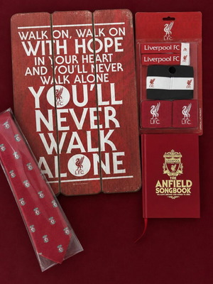 Συλλεκτικό σετ Liverpool FC καινούργιο με ξύλινη επιγραφή, αξεσουάρ, γραβάτα, songbook