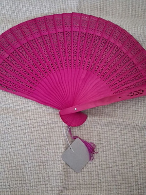 Fan fuchsia like new
