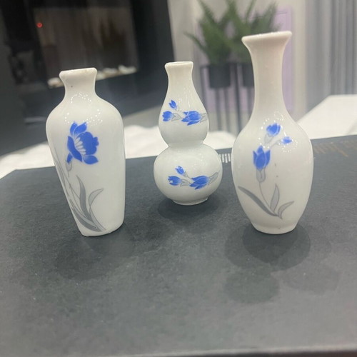 Miniature ceramic set of three vases like new