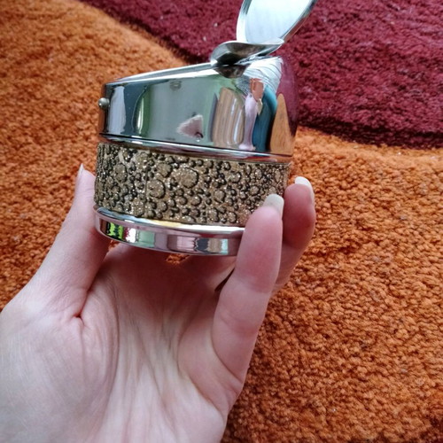 Windproof metal ashtray like new with lid