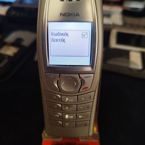 Nokia 6610 mobile phone like new, silver with protective case