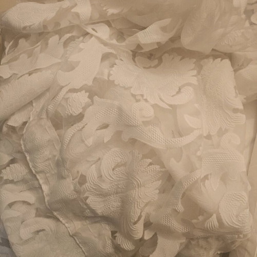 Curtain 3x3 embossed white like new