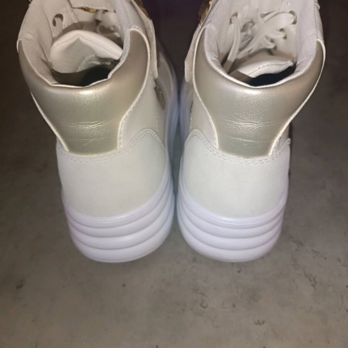 Bagatt Blu ankle boots size 39 like new, white with gold chain