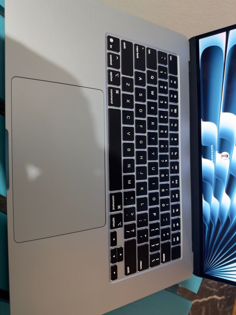 MacBook Air 15.3