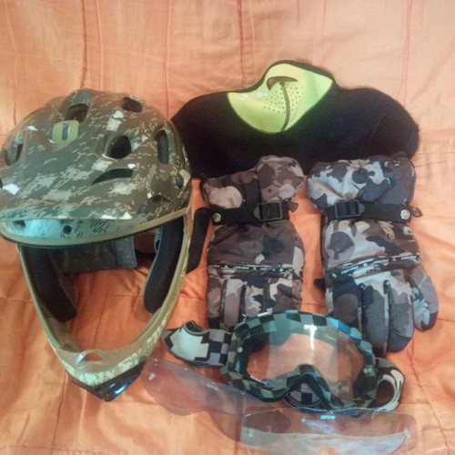 Specialized Deviant II helmet, Spy & Klutch MAX goggles and Geotech 4.0 gloves used