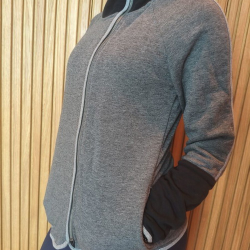 Jacket sweatshirt like new, black and gray, sizes S and M