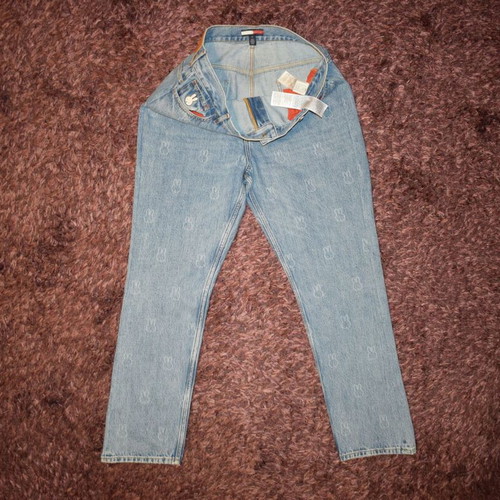 Tommy Hilfiger x Miffy Jeans man size 46 used, small hole on knee
