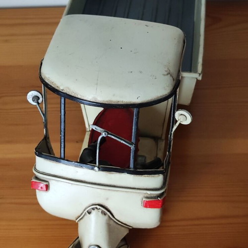 Piaggio Ape 1957 metal miniature Vespa three-wheeler truck