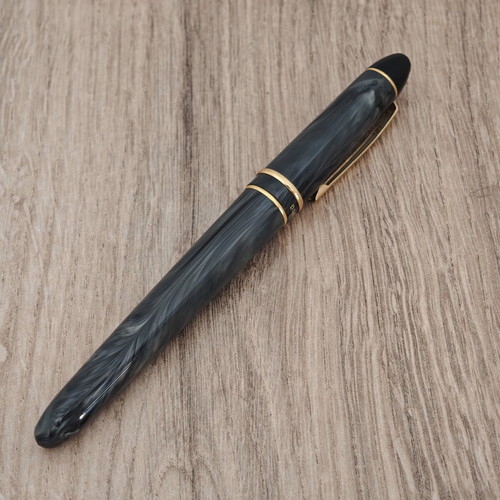 Daniel Hechter Writing Pen like new