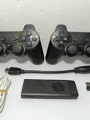 TV console new with over 15 thousand retro games and two wireless controllers