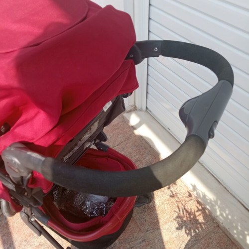 Chicco stroller like new with multiple backrest positions and storage