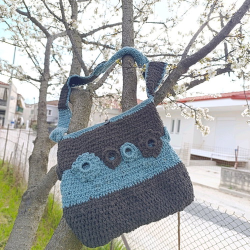 Knitted crossbody bag new, handmade with clasp and lining