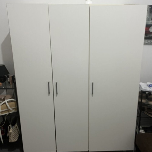 Three-door clothing wardrobe 180x52x140 cm with adjustable plastic feet
