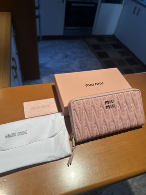 Miu Miu large wallet like new, pink