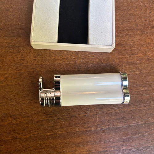Egoist lighter