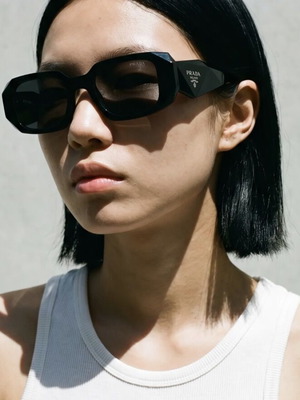 Prada sunglasses like new, black