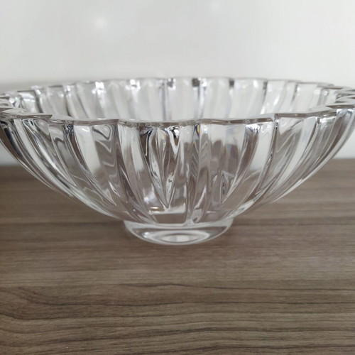 Classic crystal bowl with embossed ribs, like new