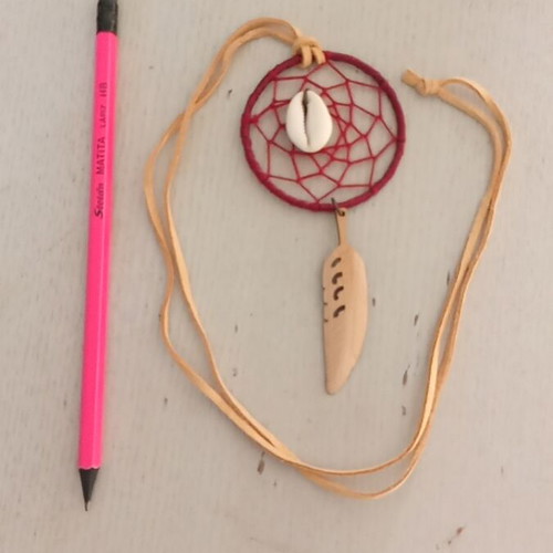 Long necklace with dreamcatcher and shell like new