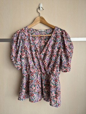 Floral blouse Pigalle with wrap design, like new, multicolored