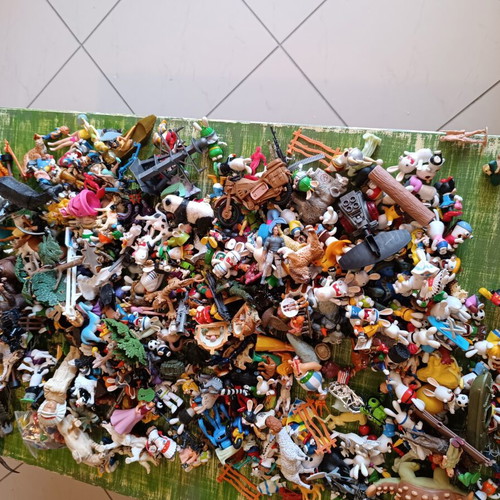 Animal figures used, box of 3, assorted
