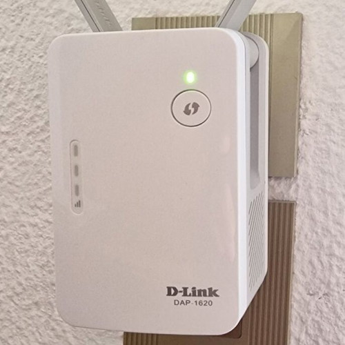 D Link DAP 1620 Dual Band Repeater lightly used