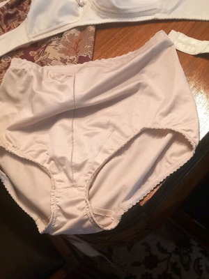 Triumph bra and girdle set in excellent condition