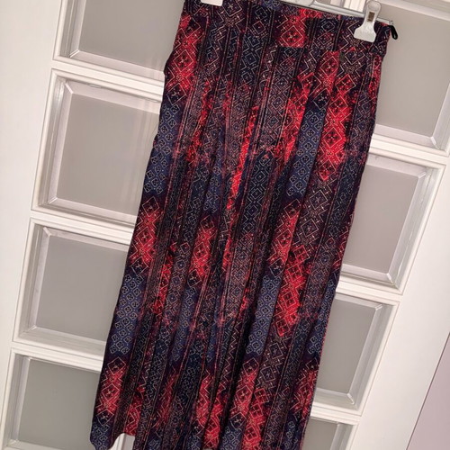 Ale zip culottes like new, viscose, colorful linear pattern, size M