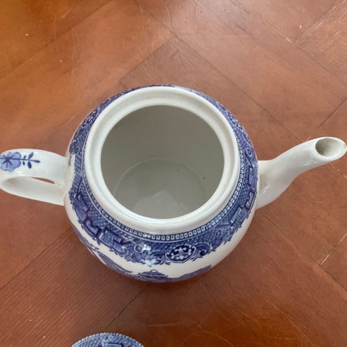 Blue Willow teapot from England like new