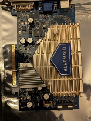 GeForce Gigabyte 7600GS Silent 256MB AGP used graphics card