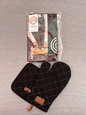 MasterChef kitchen set new, apron, oven mitt and pot holder
