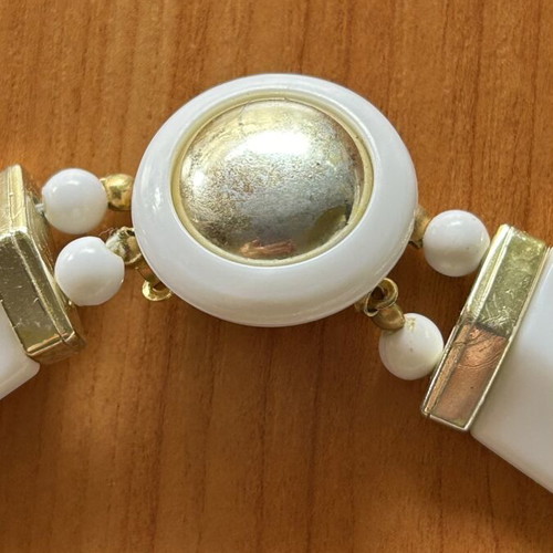 Set of 2 necklaces used, white shade with shells and synthetic pieces