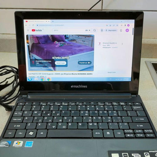 eMachines eM355 netbook 10.1" like new with charger