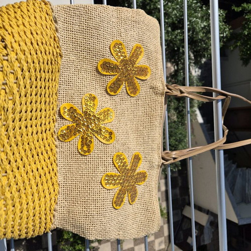 Vintage straw bag used in good condition