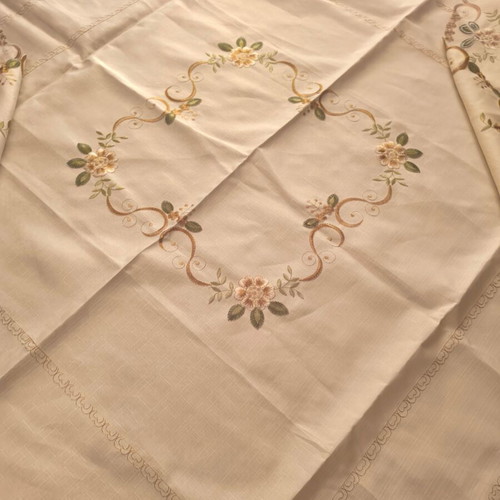 Tablecloth set like new with embroidered lace