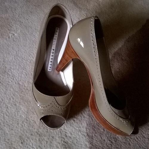 Peep-Toe shoes Fratelli Rossetti used, olive patent leather