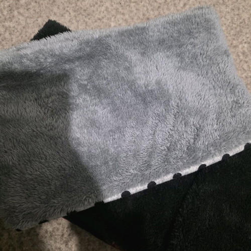 Fluffy scarves gray and black like new, double-sided