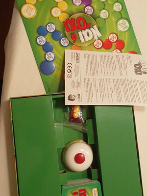 Yes or No board game