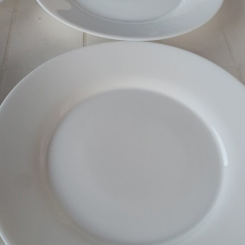 Set of 6 small white porcelain plates like new for food or dessert