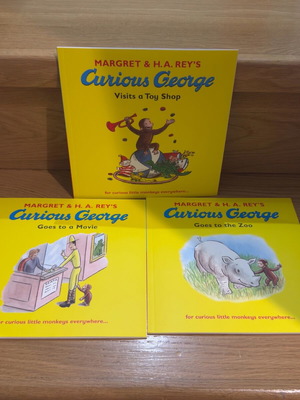 Комплект от 3 нови книги Curious George на английски