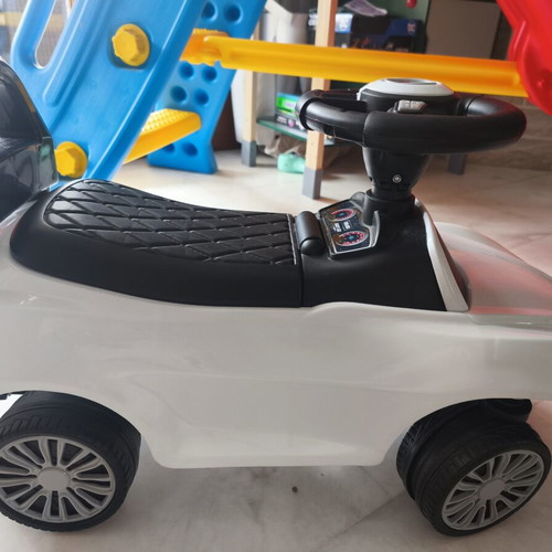 Pedal Car like new, white with lights and music for kids up to 4 years