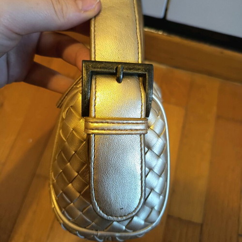 Vintage gold shoulder bag used in good condition