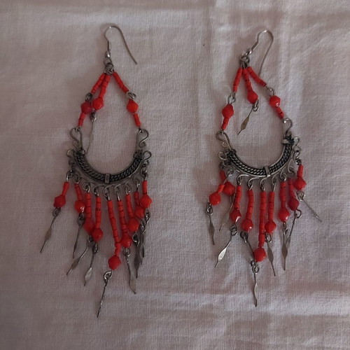 Long earrings used in red color