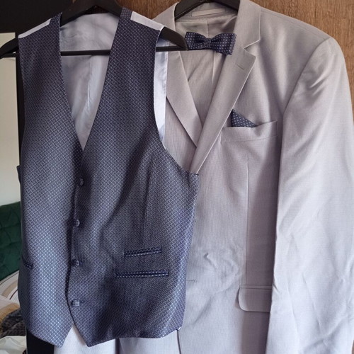 Suit set with vest and bow tie like new, gray