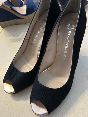 Rossi suede peep toe pumps size 38 used, black