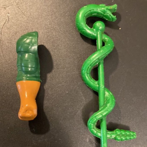 King Hiss Masters of the Universe 1985 Mattel weapon and right hand like new